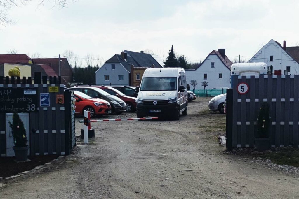 Billig übernachten Und Parken Leipzig Flughafen www.holidayparking-leipzig.de